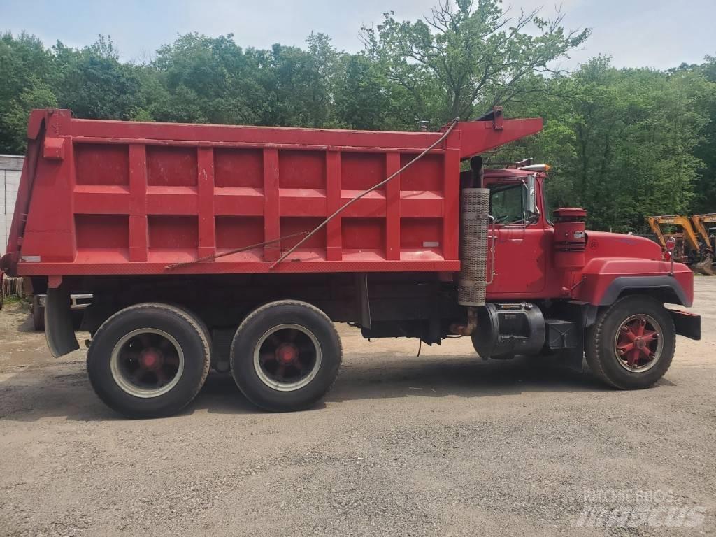 Mack RD 690 SX Kiperi kamioni