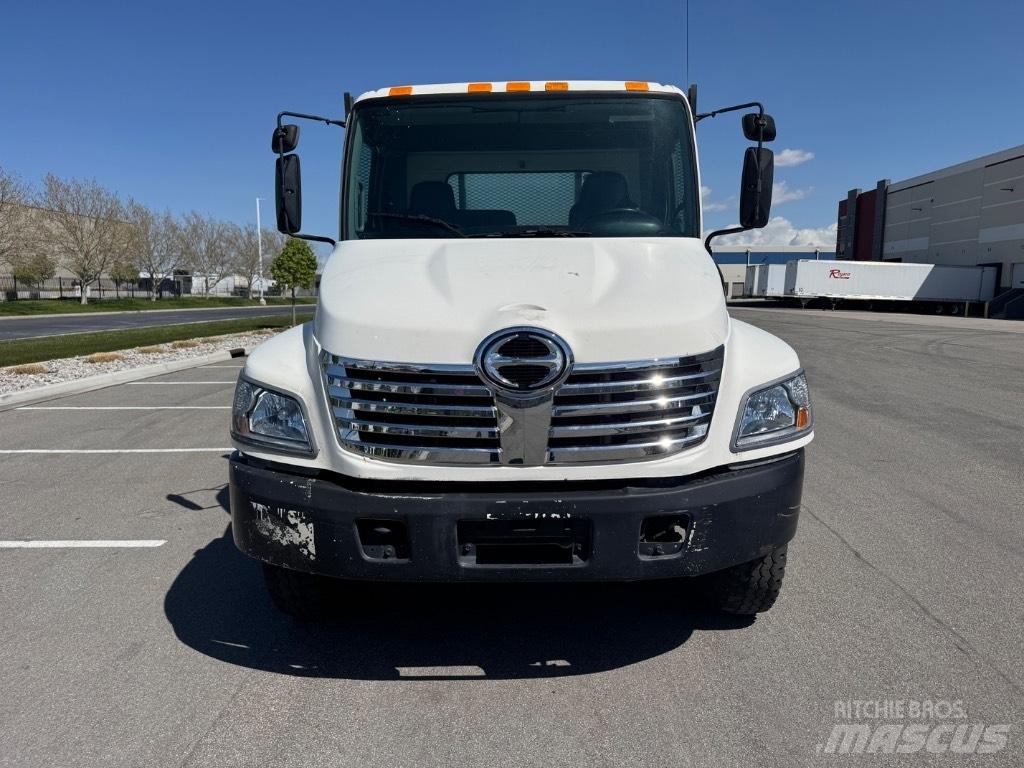 Hino 268 Kamioni sa otvorenim sandukom