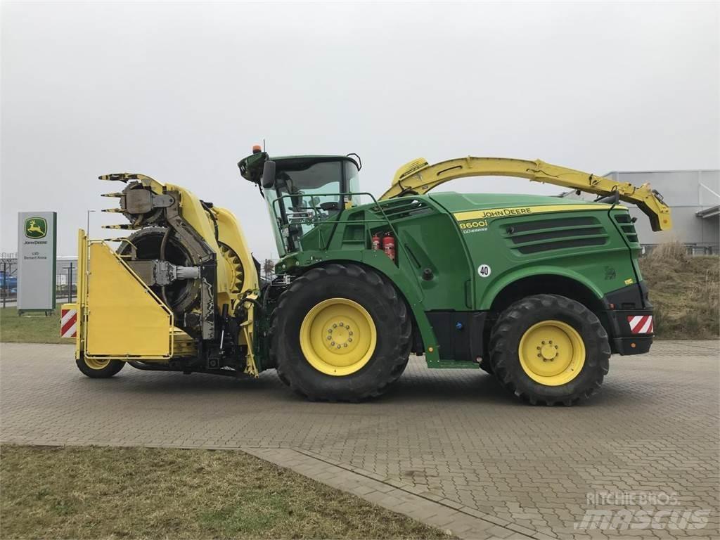 John Deere 8600 Mašine za stočnu hranu sa sopstvenim pogonom