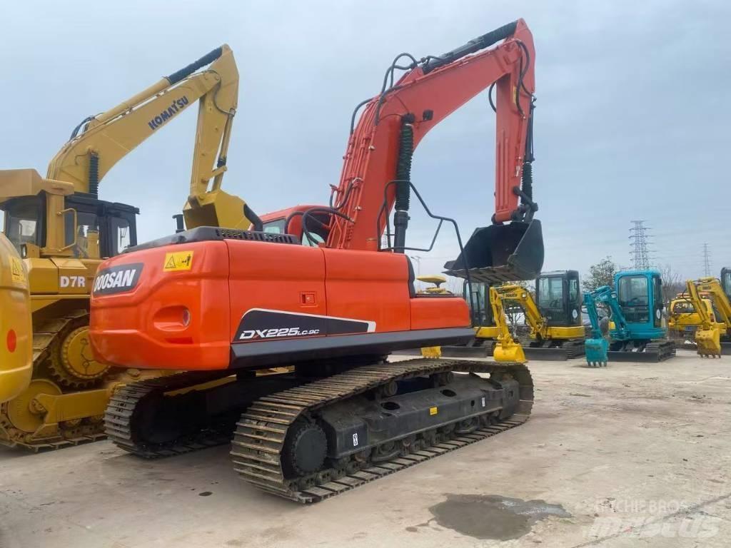Doosan DX 225 LC Bageri guseničari