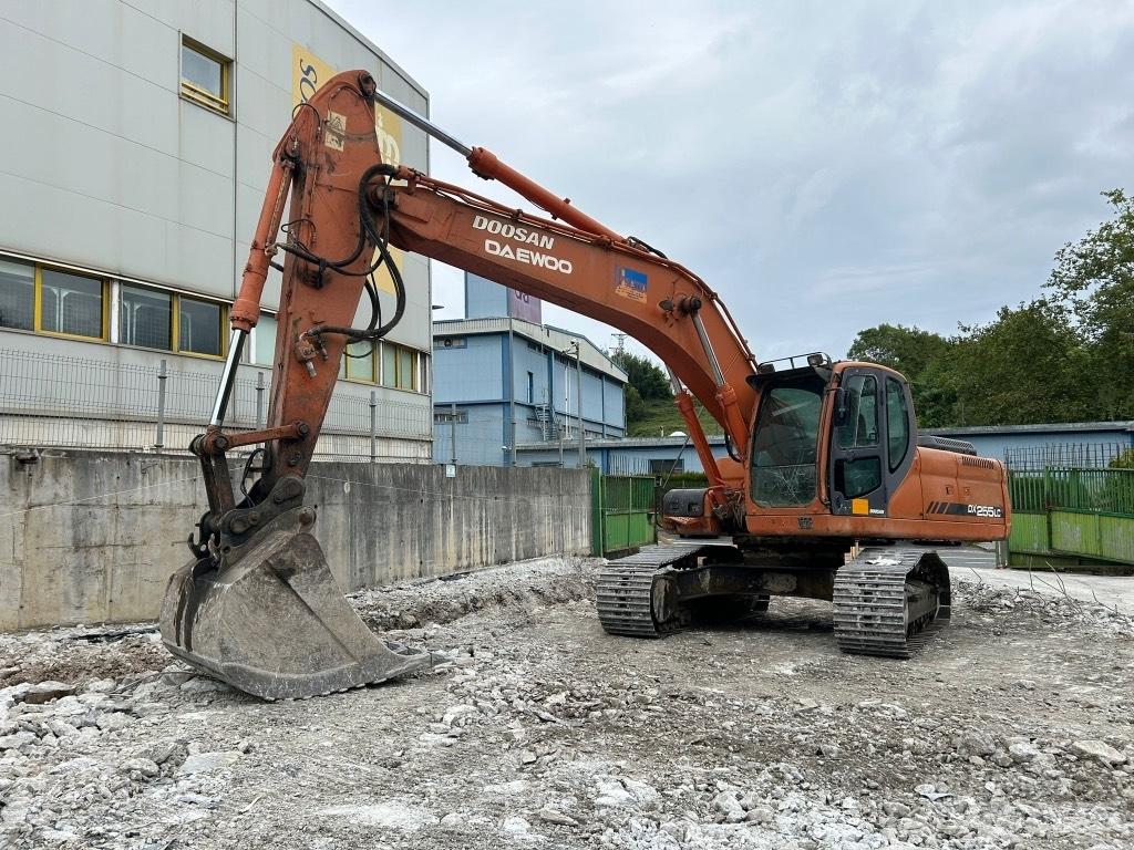 Doosan DX 255 LC Bageri guseničari