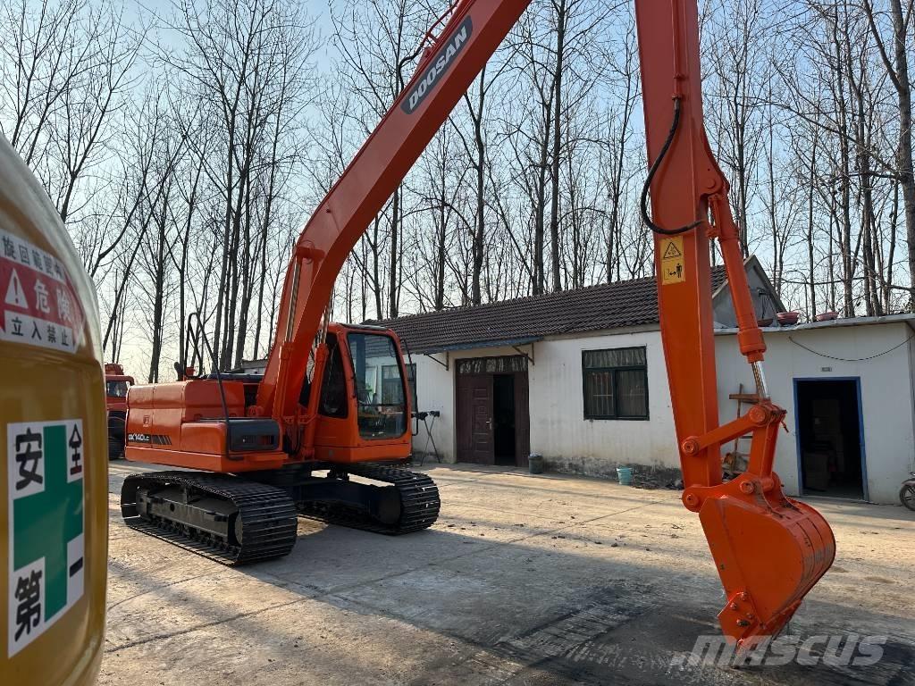 Doosan DX140 Bageri guseničari