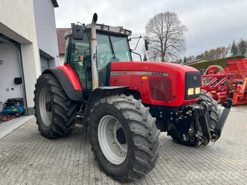 Massey Ferguson 8250 Traktori