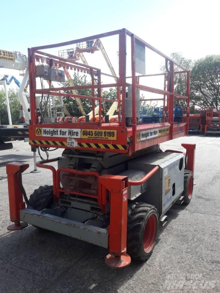 SkyJack SJ 6832 RT Makazaste platforme