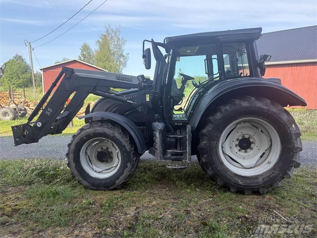 Valtra N122 Traktori