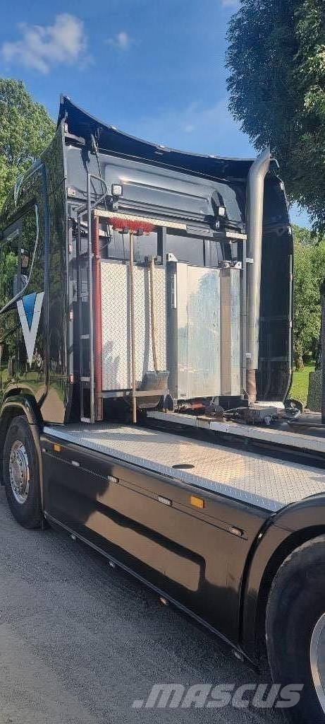 Scania R660 Rol kiper kamioni sa kukom za podizanje tereta