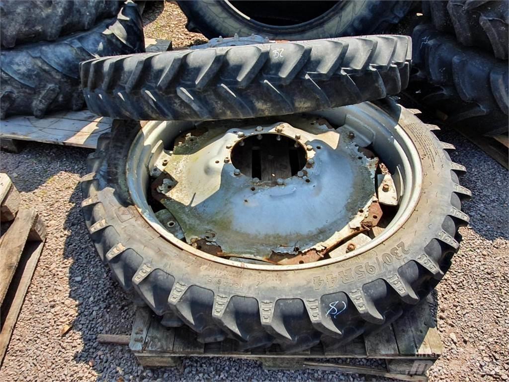 BKT 230/95R44 x2 Gume, točkovi i felne
