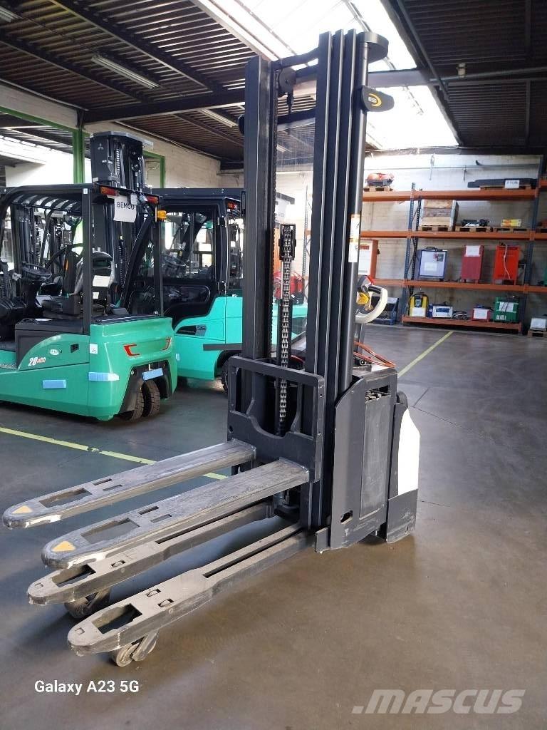 Crown ESi40001.6TT Ručni električni viljuškar