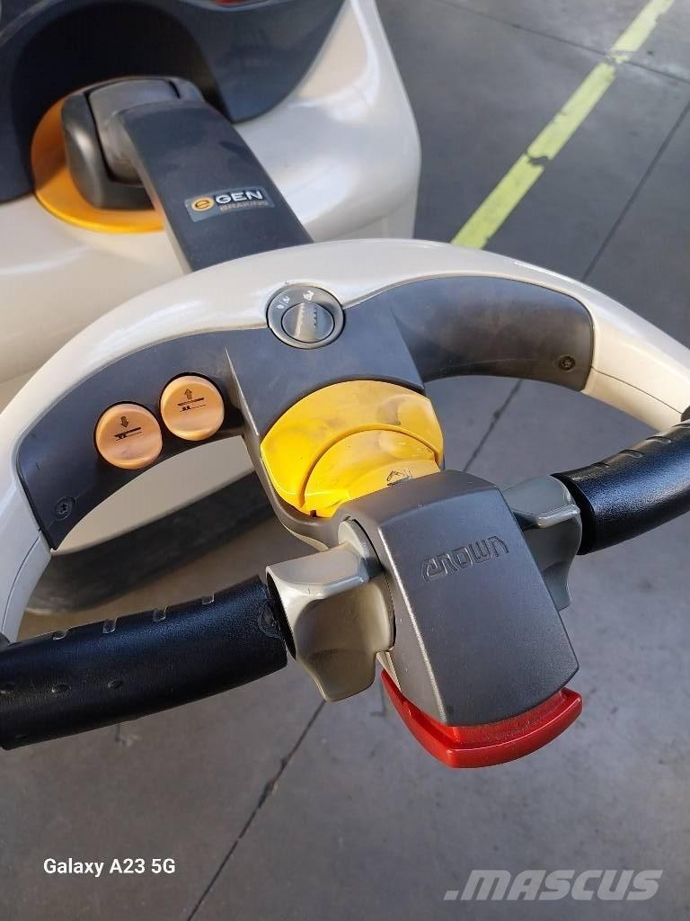 Crown ESi40001.6TT Ručni električni viljuškar