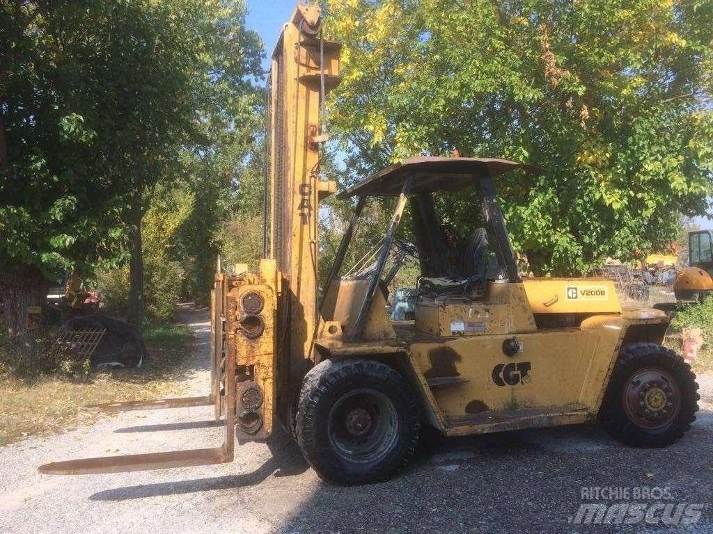 CAT V 200 B Dizelski viljuškari