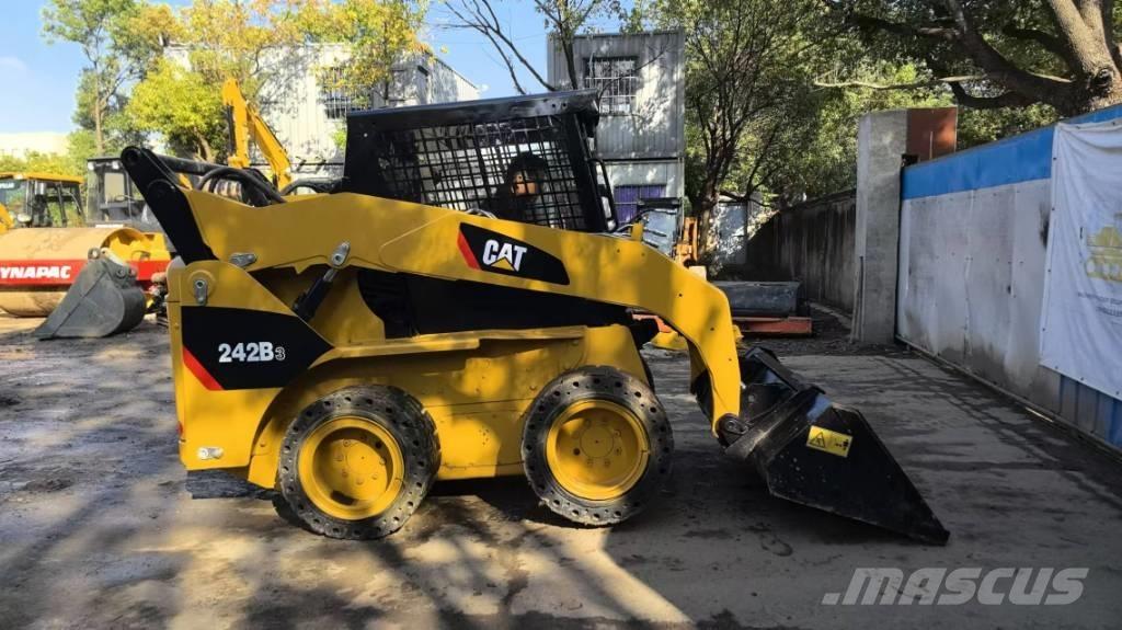 CAT 242 B 3 Skid steer mini utovarivači