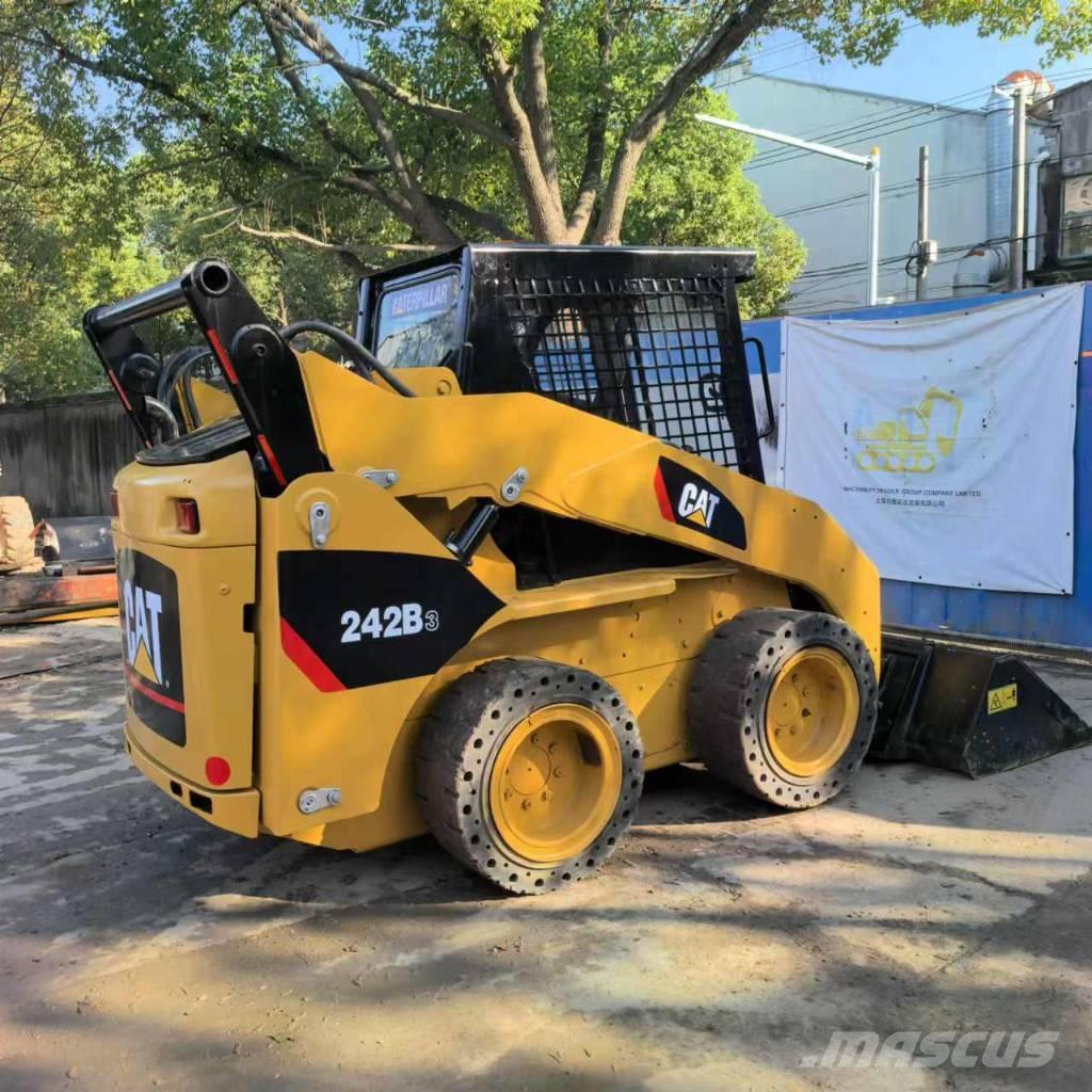 CAT 242 B 3 Skid steer mini utovarivači