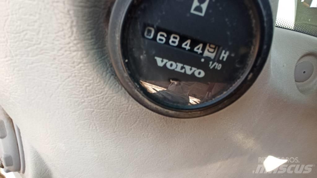 Volvo EC 240 C L Bageri guseničari