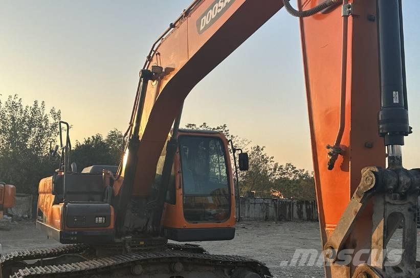 Doosan DX220 Bageri guseničari