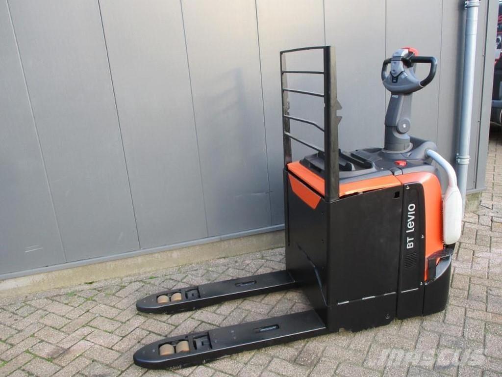 Toyota LPE250 Nisko podizni električni viljuškar sa stajalištom