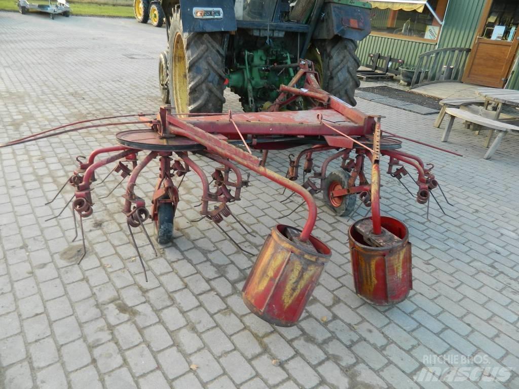 JF CR 320 Okretači i sakupljači sena