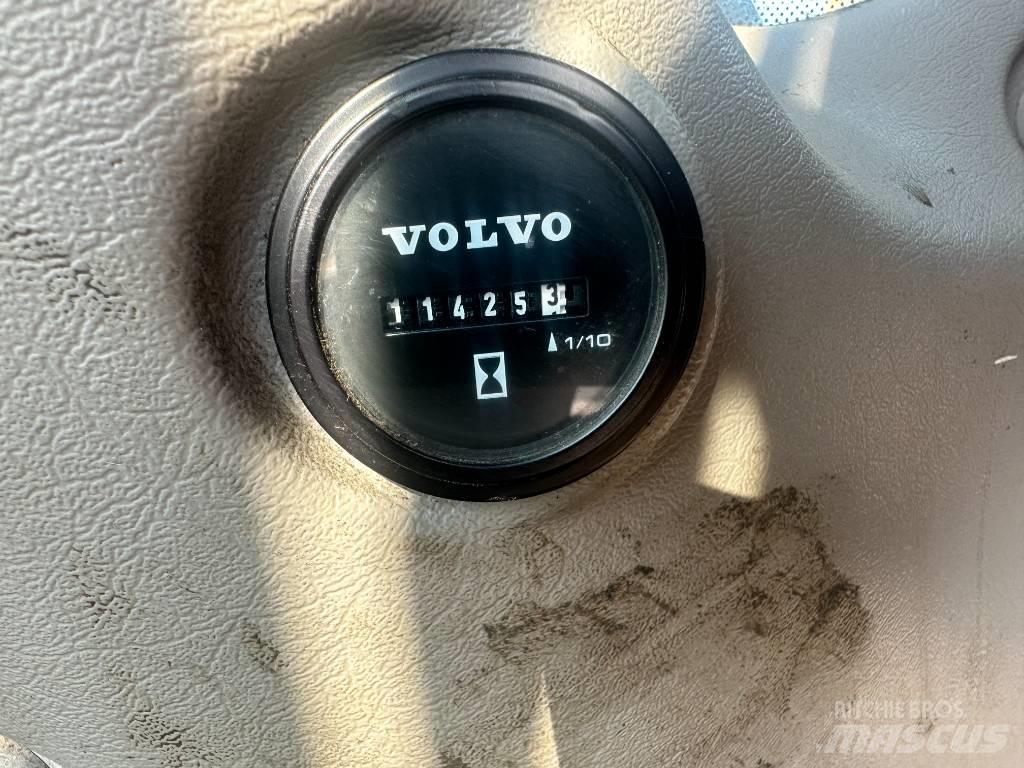 Volvo EW 210 C Bageri točkaši