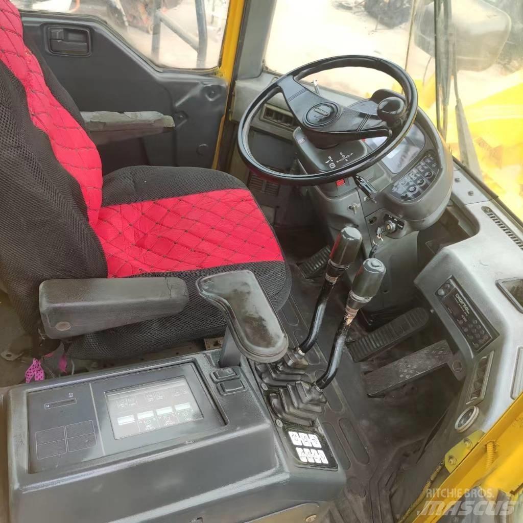 Komatsu WA 600-3 Utovarivači na točkove