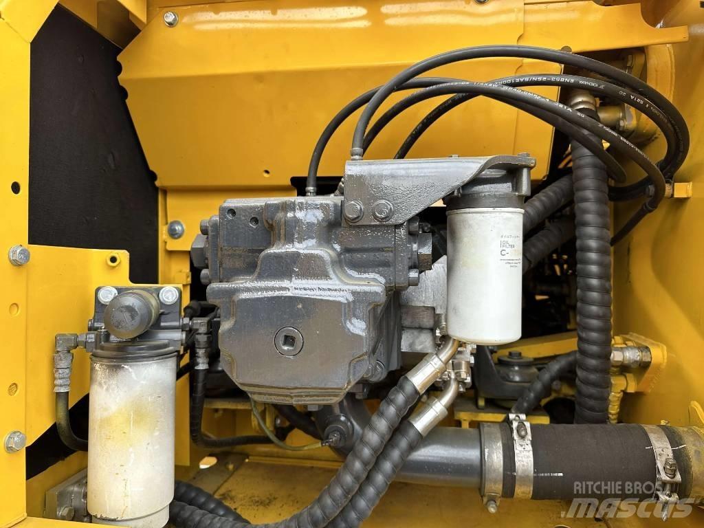 Komatsu PC200-8 Bageri guseničari