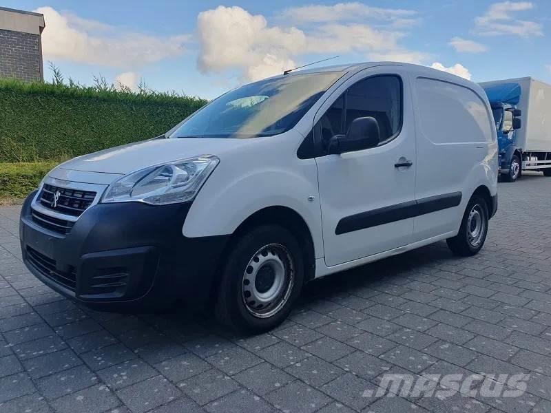 Peugeot Partner Sanduk kombiji