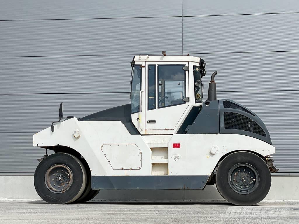 Bomag BW 24 RH Gumeni valjci na točkovima