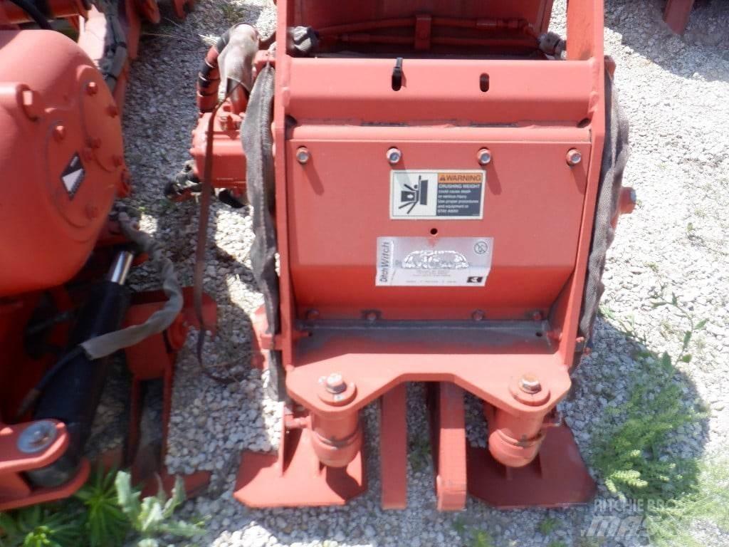 Ditch Witch M530 Plugovi