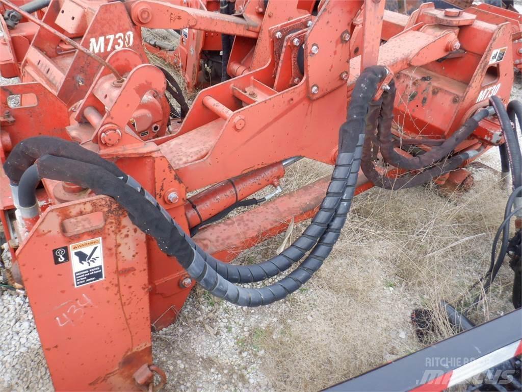 Ditch Witch M730 Plugovi