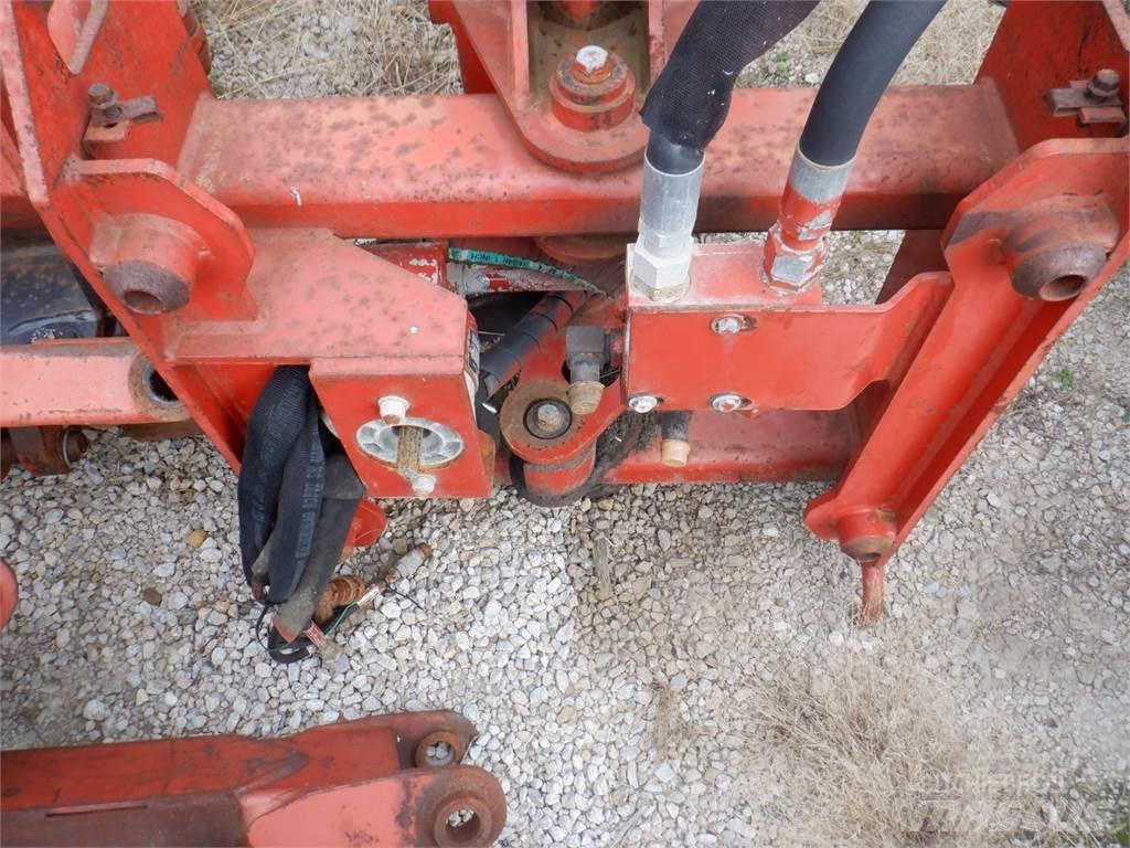 Ditch Witch M730 Plugovi