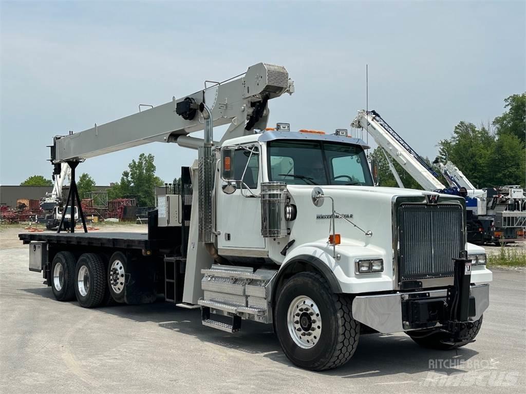 National 8100D Kamioni sa kranom