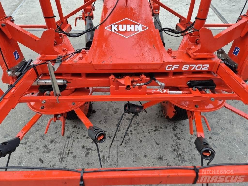 Kuhn 8702 Okretači i sakupljači sena