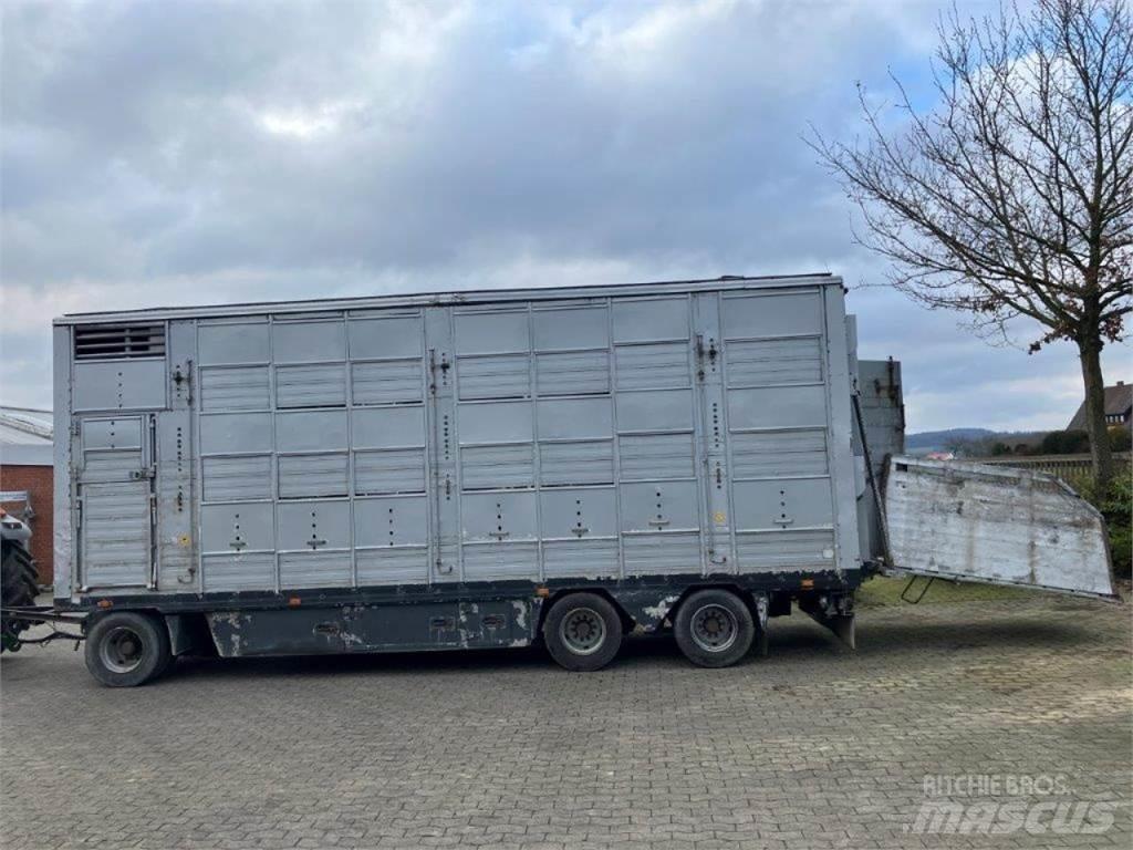 Pezzaioli 3-Stock Poluprikolice za prevoz stoke