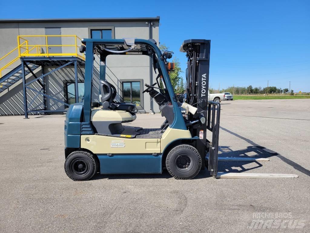 Toyota 8 FB 25 Električni viljuškari
