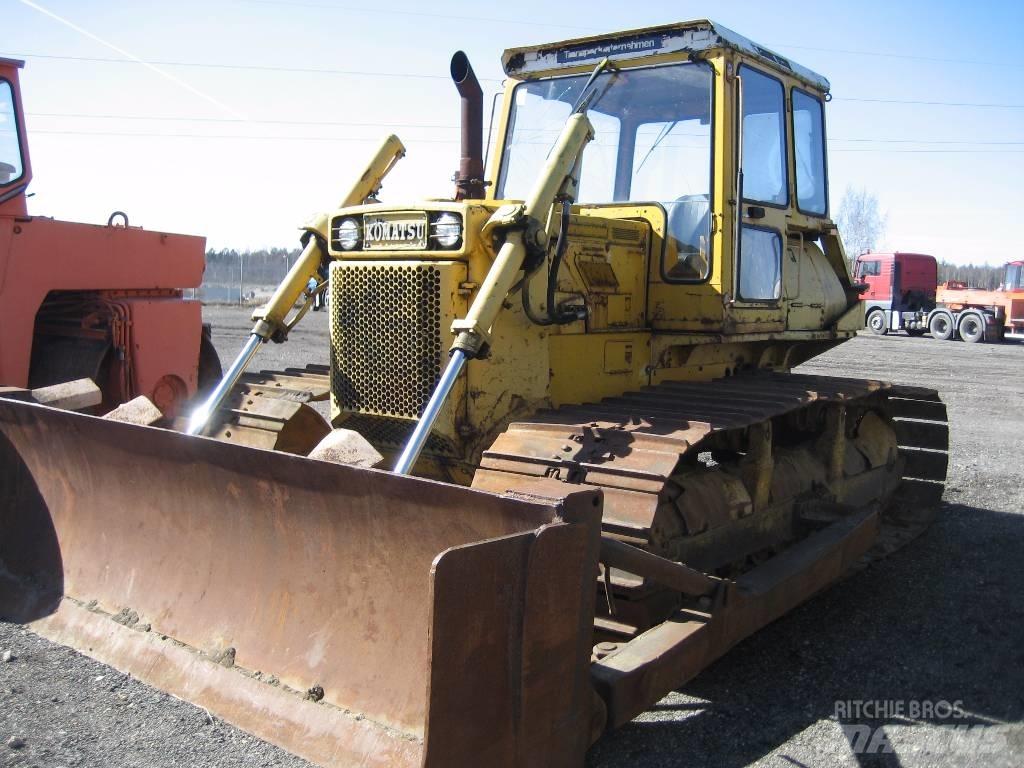 Komatsu D53P-16 Buldožeri guseničari