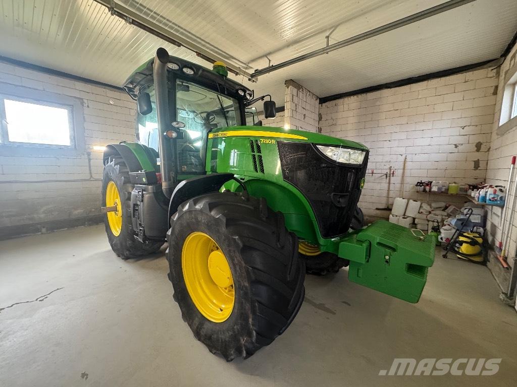 John Deere 7230 R Traktori
