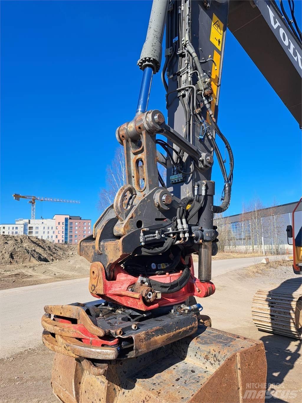 Volvo EC220EL Bageri guseničari