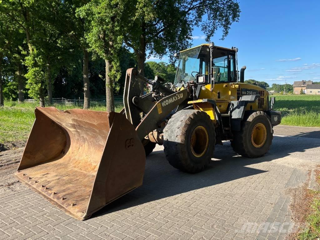 Komatsu WA250-6 Utovarivači na točkove