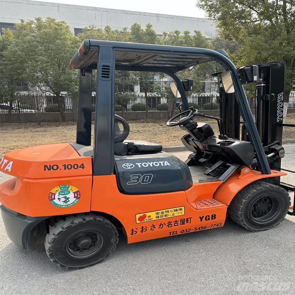 Toyota 02-7 FD F 30 Dizelski viljuškari