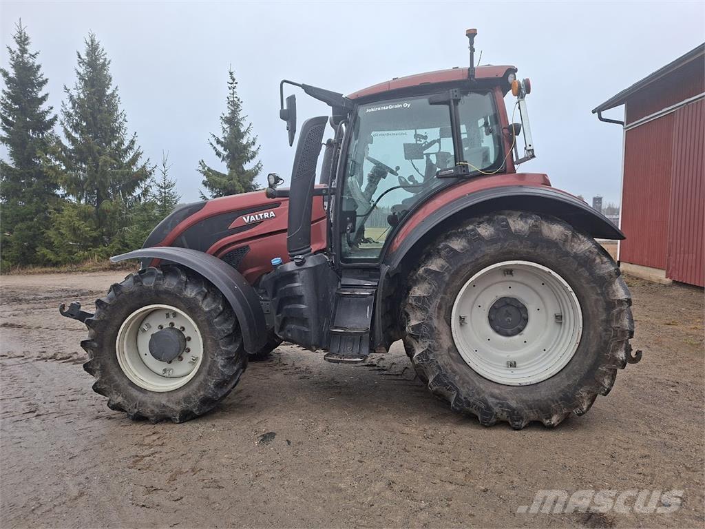 Valtra T154 Versu Traktori