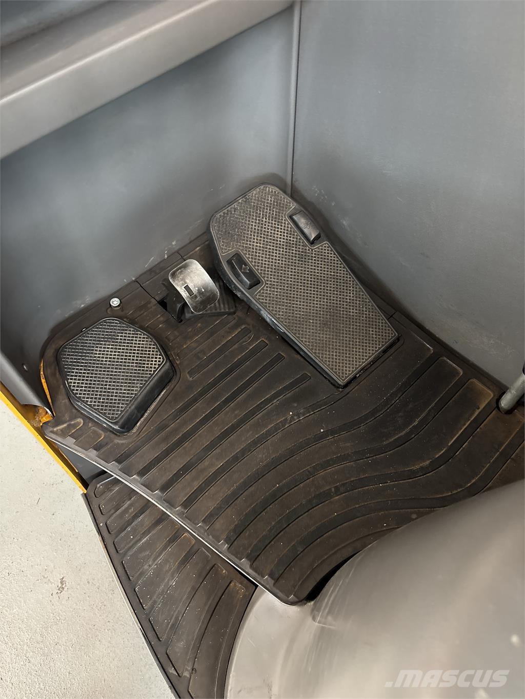 Atlet UMS200 Viljuškari sa pomičnim stupom