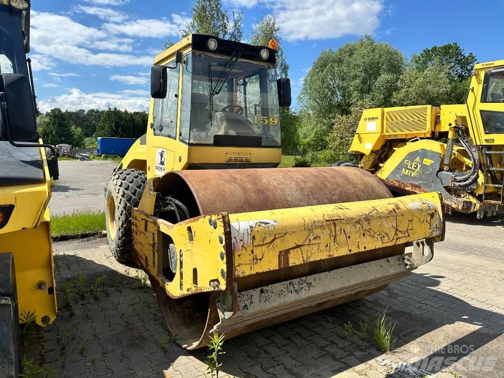 Bomag BW 211 D-4 Valjci sa jednim bubnjem