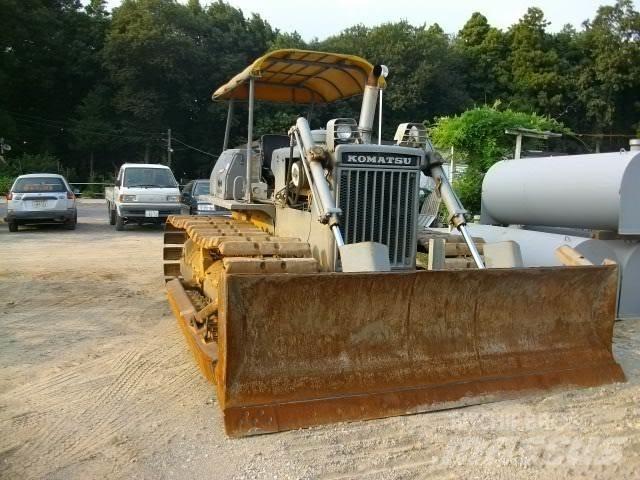 Komatsu D 40 P Buldožeri guseničari