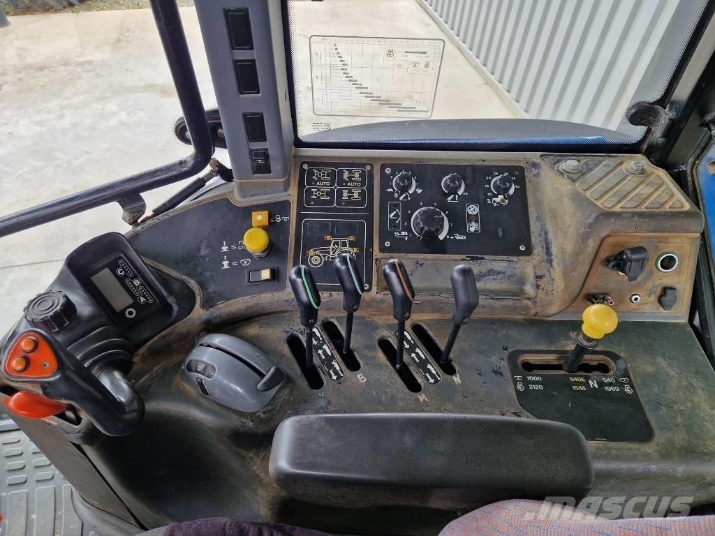New Holland TM 150 Traktori