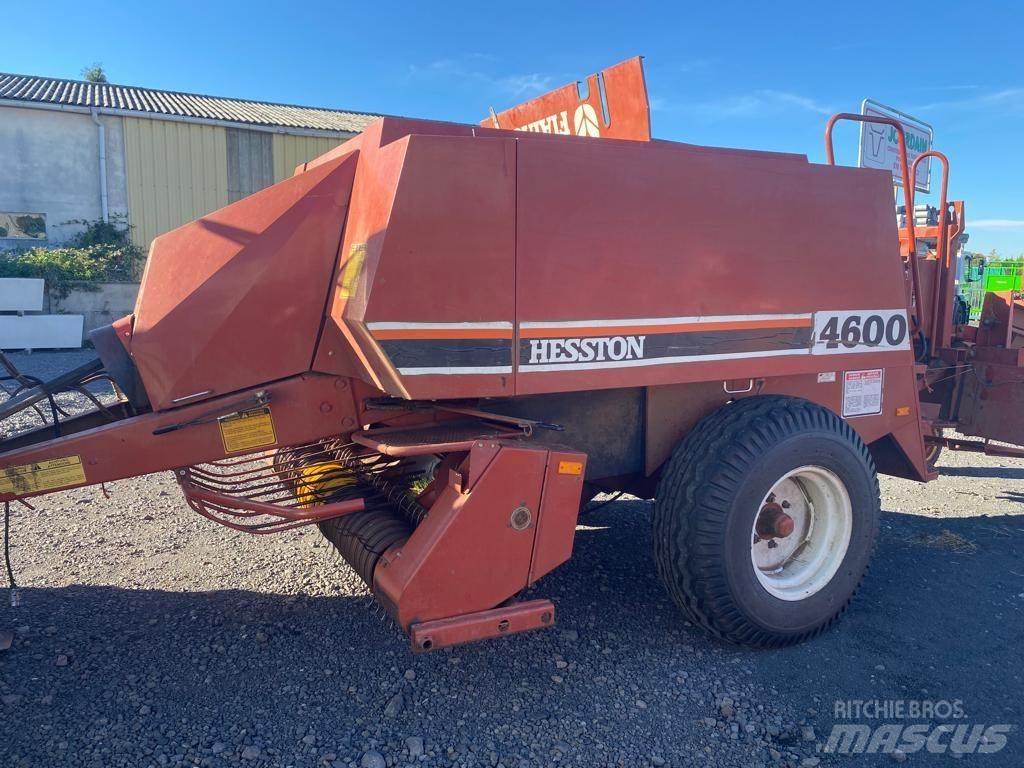 Hesston 4600 Prese/balirke za četvrtaste bale