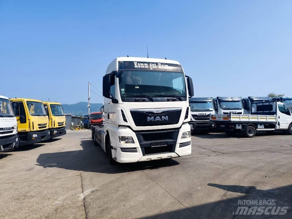MAN TGX 26.440 Kamioni sa ravan platformom / vitlom