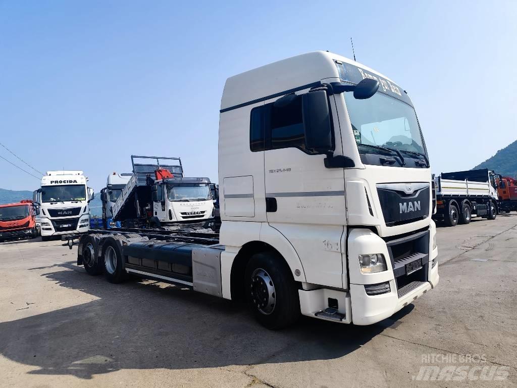 MAN TGX 26.440 Kamioni sa ravan platformom / vitlom