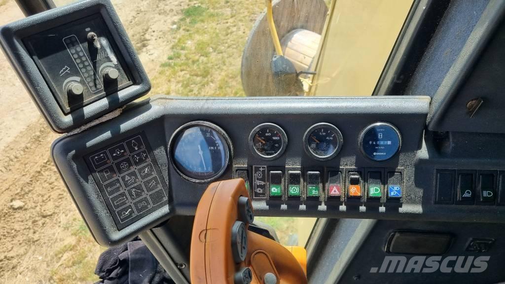 New Holland TC 56 Kombajni