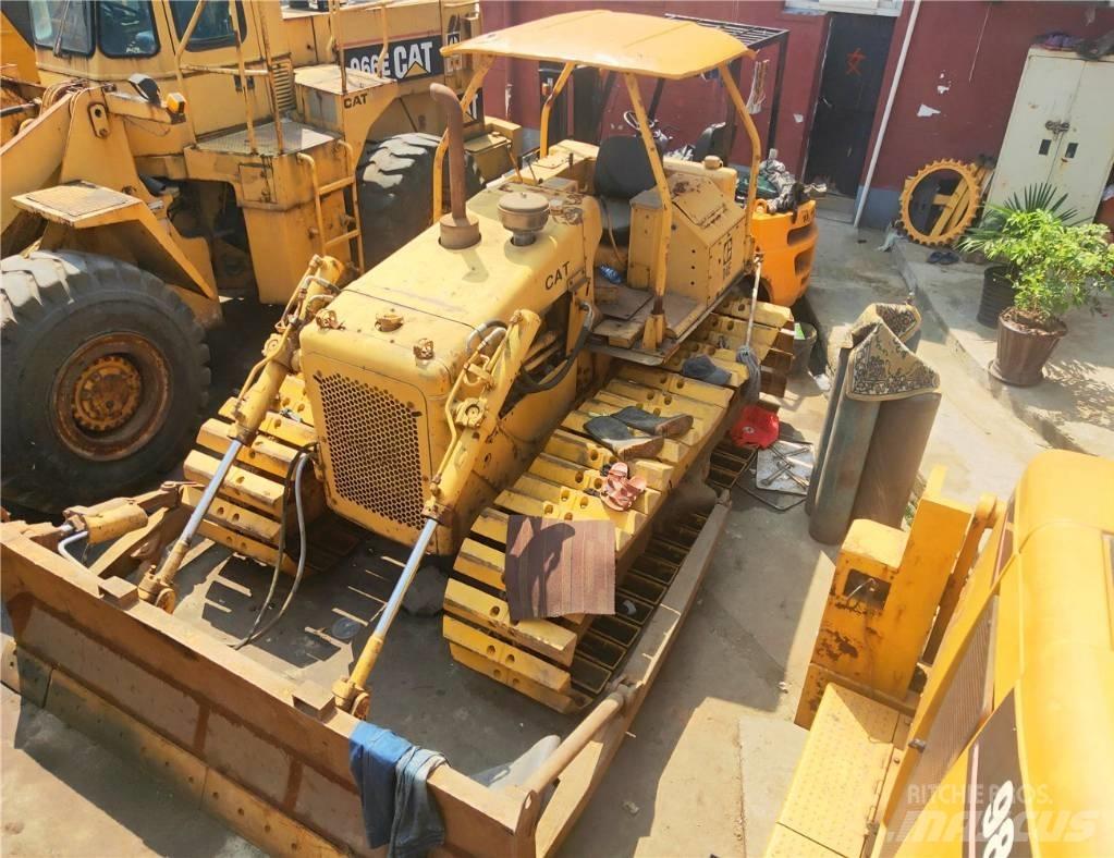 CAT D 4 E Buldožeri guseničari