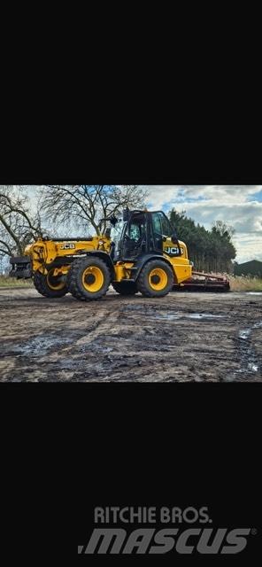 JCB TM 320 S Poljoprivredni teleskopski utovarivači