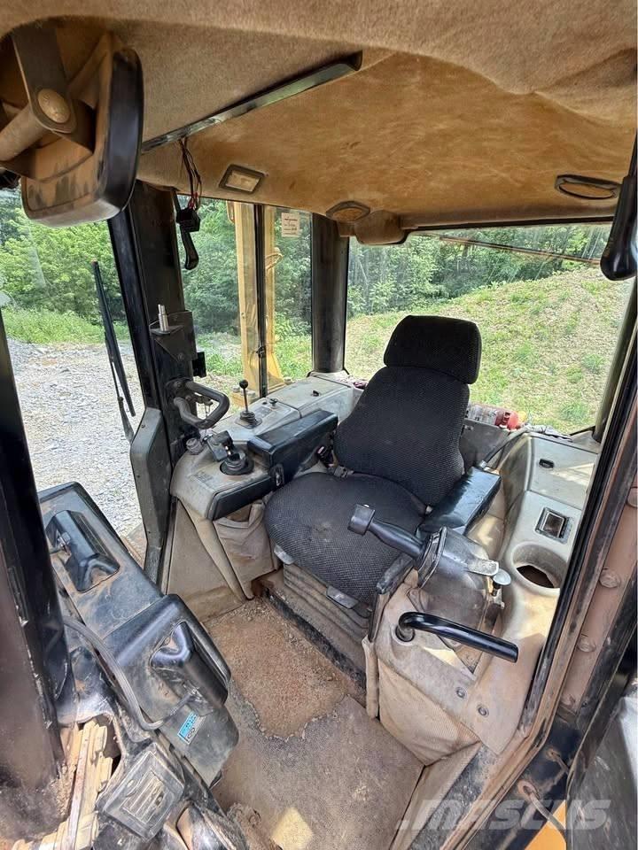 CAT D 6 N XL Buldožeri guseničari