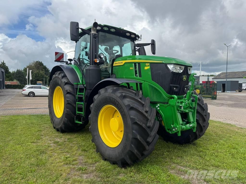 John Deere 6R 250 Traktori